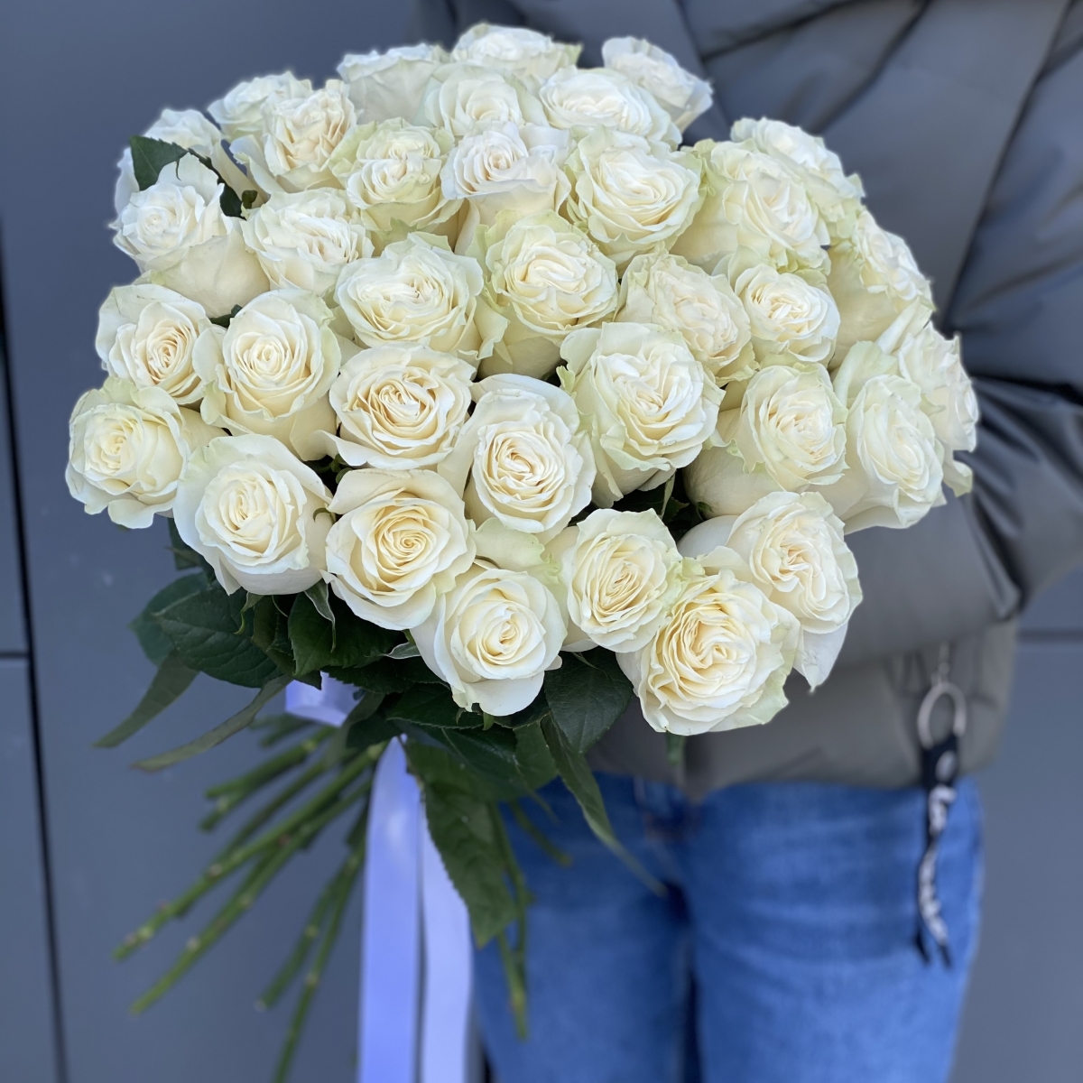 Букет из 35 белых роз
